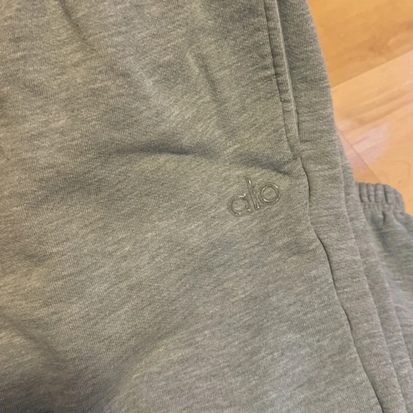 ALO Yoga Accolade Sweatpant - Picture 3 of 4